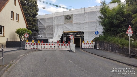 Neu-Anspach, Bahnhofstrae/Viadukt: Sperrung fr Kfz-Verkehr, Zustand 2023-06-28