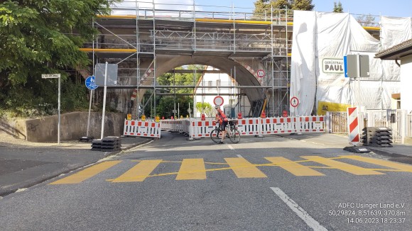 Neu-Anspach, Bahnhofstrae/Viadukt: Sperrung fr Kfz-Verkehr, Zustand 2023-06-14