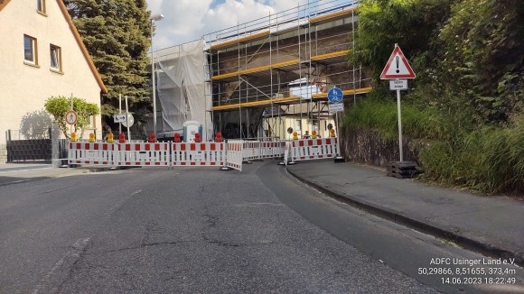 Neu-Anspach, Bahnhofstrae/Viadukt: Sperrung fr Kfz-Verkehr, Zustand 2023-06-14