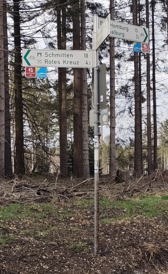 TaunusRunde Hhenluft (radtouristische Runde um Schmitten), Wegweiser am Sandplacken Hhe Parkplatz L3024