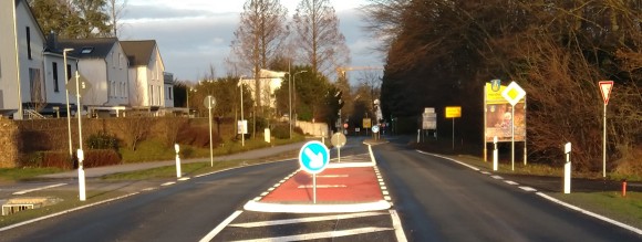 Steinbach, Querungsstelle (Fahrbahnteiler) Sodener Strae