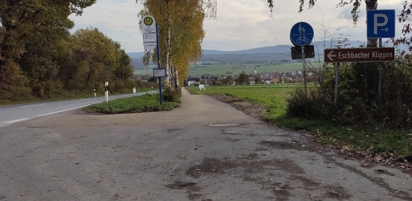 Radweg L3270 Eschbach - Michelbach - hier: Parkplatz Eschbacher Klippen, Richtung Eschbach (Beginn/Ende)