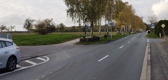 Radweg L3270 Eschbach - Michelbach - hier: Eschbach Ortsgrenze (Beginn/Ende ohne Querungshilfe)