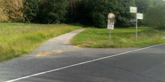 Usingen-Kransberg, Verbindungsweg Am Wellenhaag - K739, Einmündung K739 im Juli 2020
