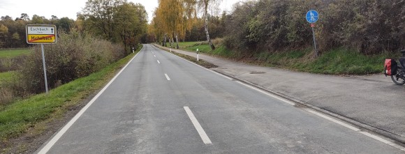 Radweg L3270 Eschbach - Michelbach - hier: nach der Kuppe Richtung Kuppe / Klippen / Eschbach mit schrg anzufahrender Kante