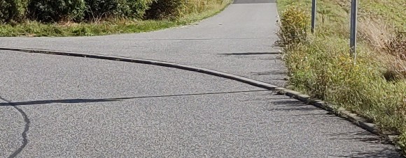 Feldwegbergang, Bordsteinkante (Detail), Zustand 2022-09-19