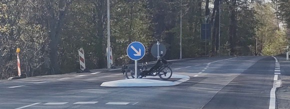 Wehrheim-Oberloh, Querungsstelle (Fahrbahnteiler) nach Fertigstellung