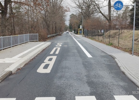 Zustand 2024-01-07, erneuerte Fahrradstreifen-Markierungen