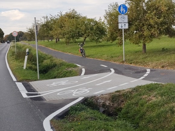 Wegzustand Radweg Wehrheim-Usingen, Hhe Ortsgrenze Wehrheim (Verkehrsfhrung)