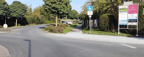 Kreisel Usinger Straße, Zufahrt zum freigegebenen Fußweg