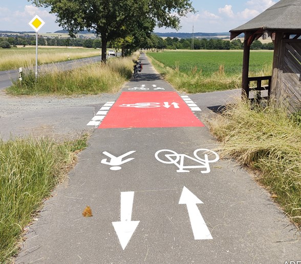 Wegzustand Radweg Wehrheim-Obernhain, Hhe Kellerhof (Markierung)