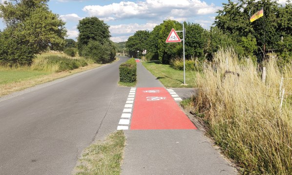 Wegzustand Verbindung Wehrheim-Schwimmbad, Hhe Zufahrt Kleingrten